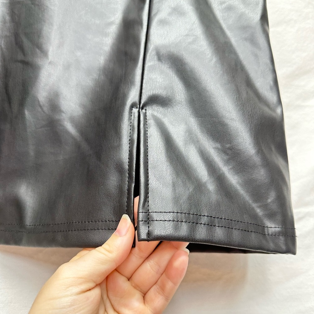 Shein Black Leather Mini Skirt Size Large - Picture 5 of 9
